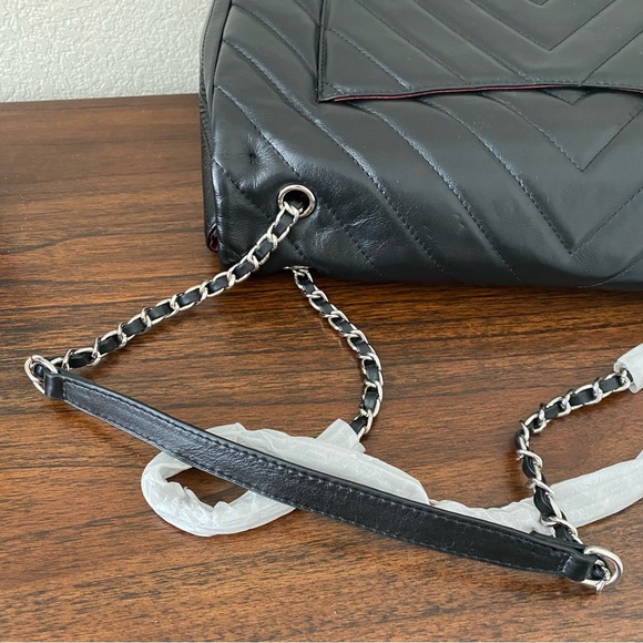 Black Chevron Quilted 15" Large Leather Convertible Crossbody Shoulder Bag C6 - Picture 10 of 13